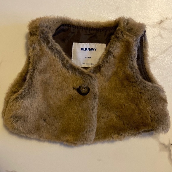Old Navy Cropped Brown Faux Fur Vest 0-3 months - Picture 2 of 4